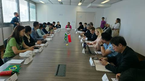 Delegação chinesa debate automóveis, moda, inteligência artificial e intercâmbio acadêmico no Rio de Janeiro — 1